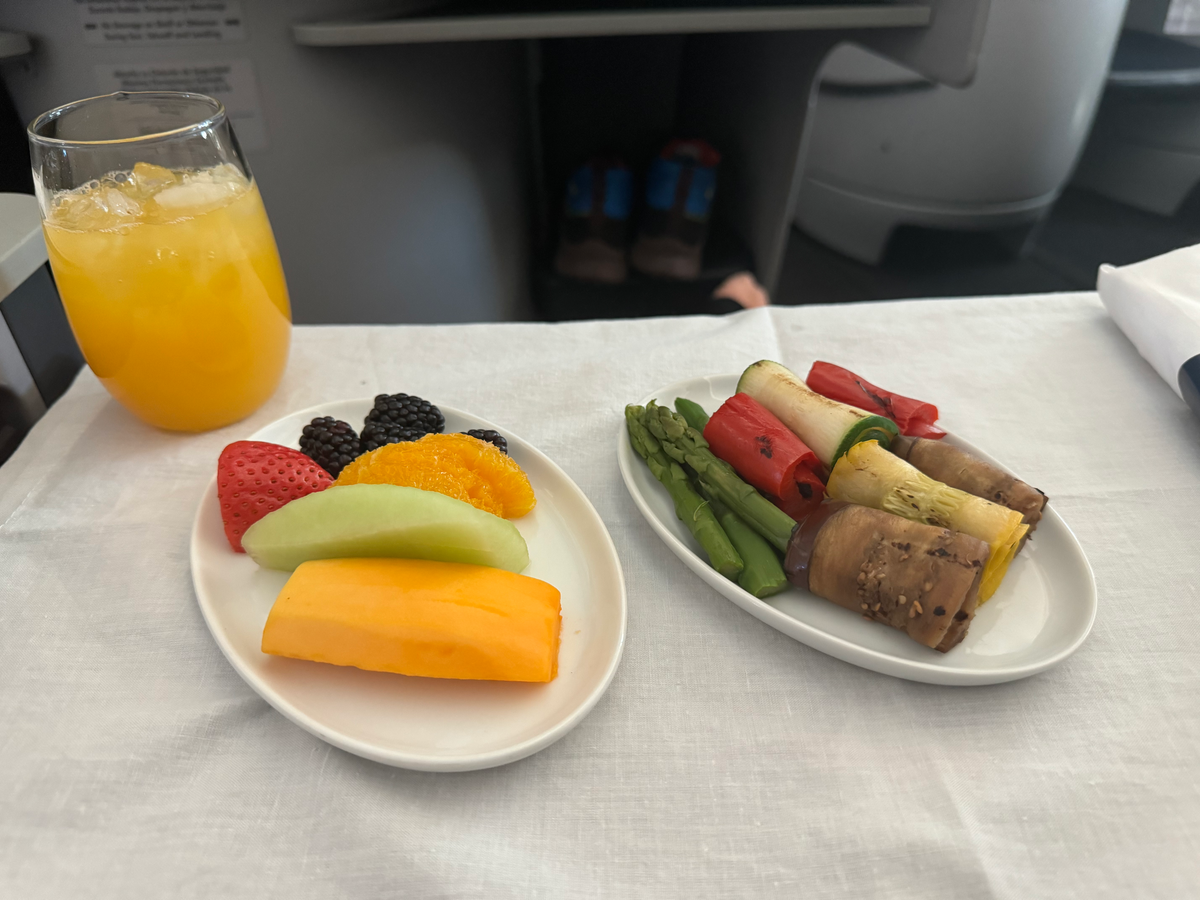 Aeromexico B787 8 LAX MEX business class appetizer