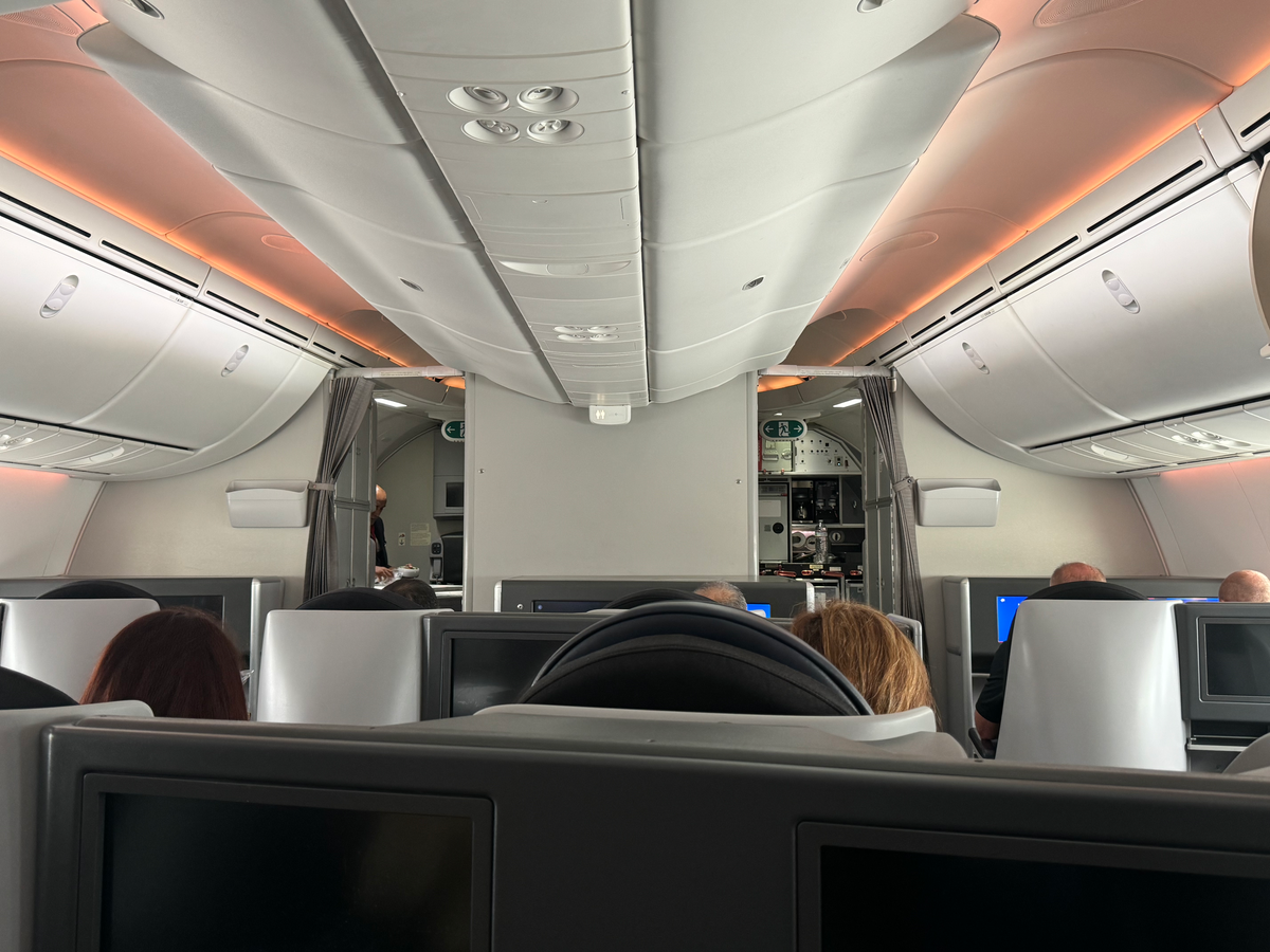 Aeromexico B787 8 LAX MEX business class staggered layout