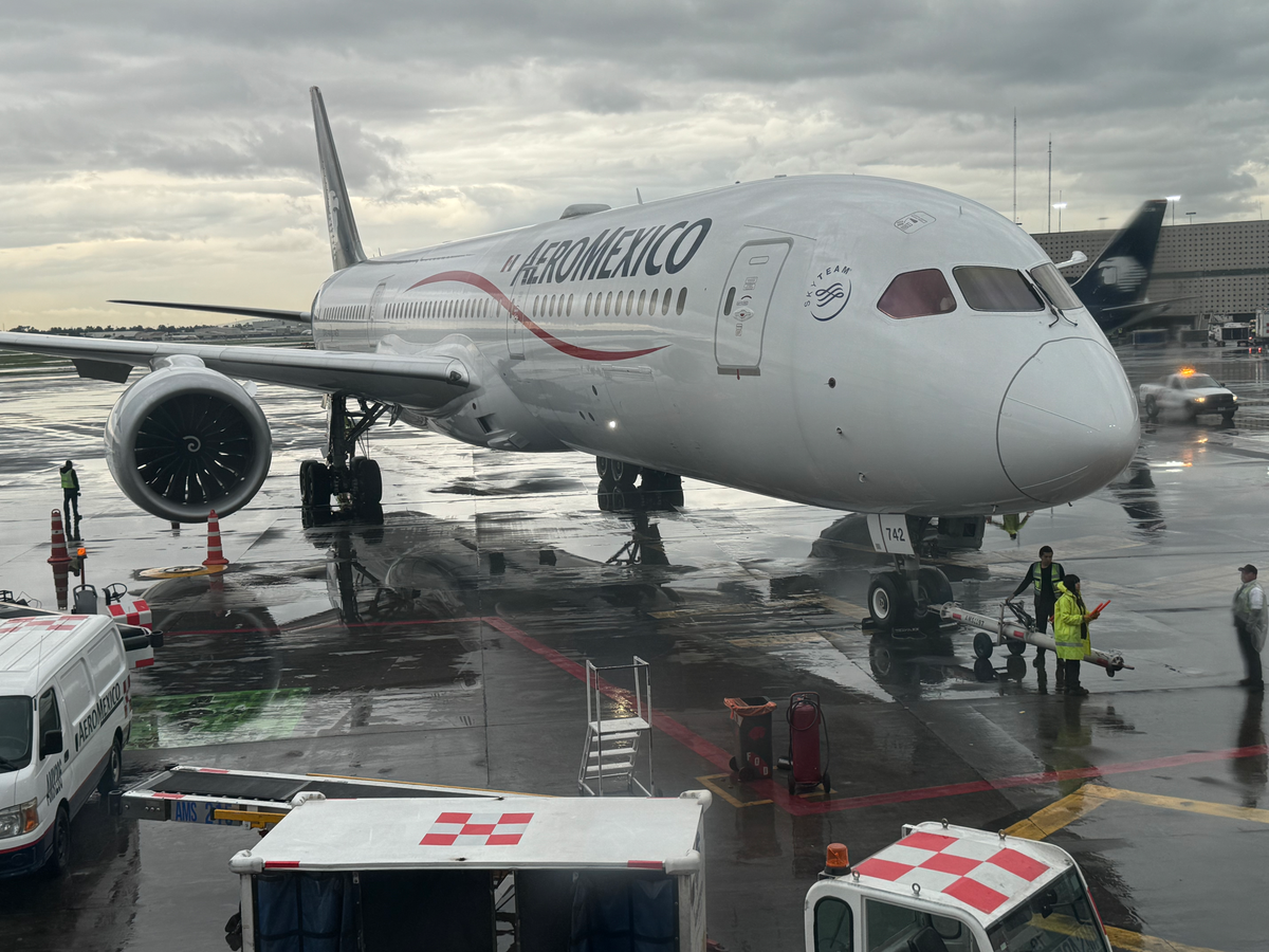 Aeromexico B787 9 at MEX