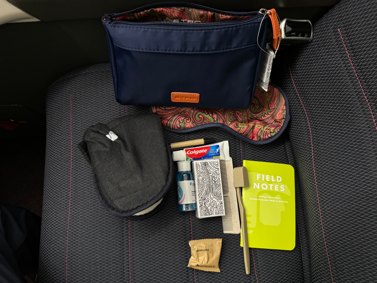 Aeromexico B787 9 business class amenity kit contents