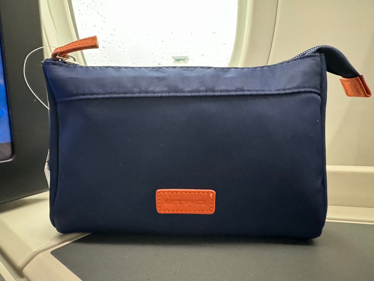 Aeromexico B787 9 business class amenity kit