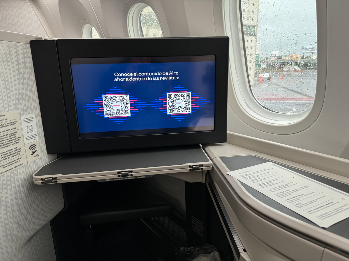 Aeromexico B787 9 business class screen and footwell