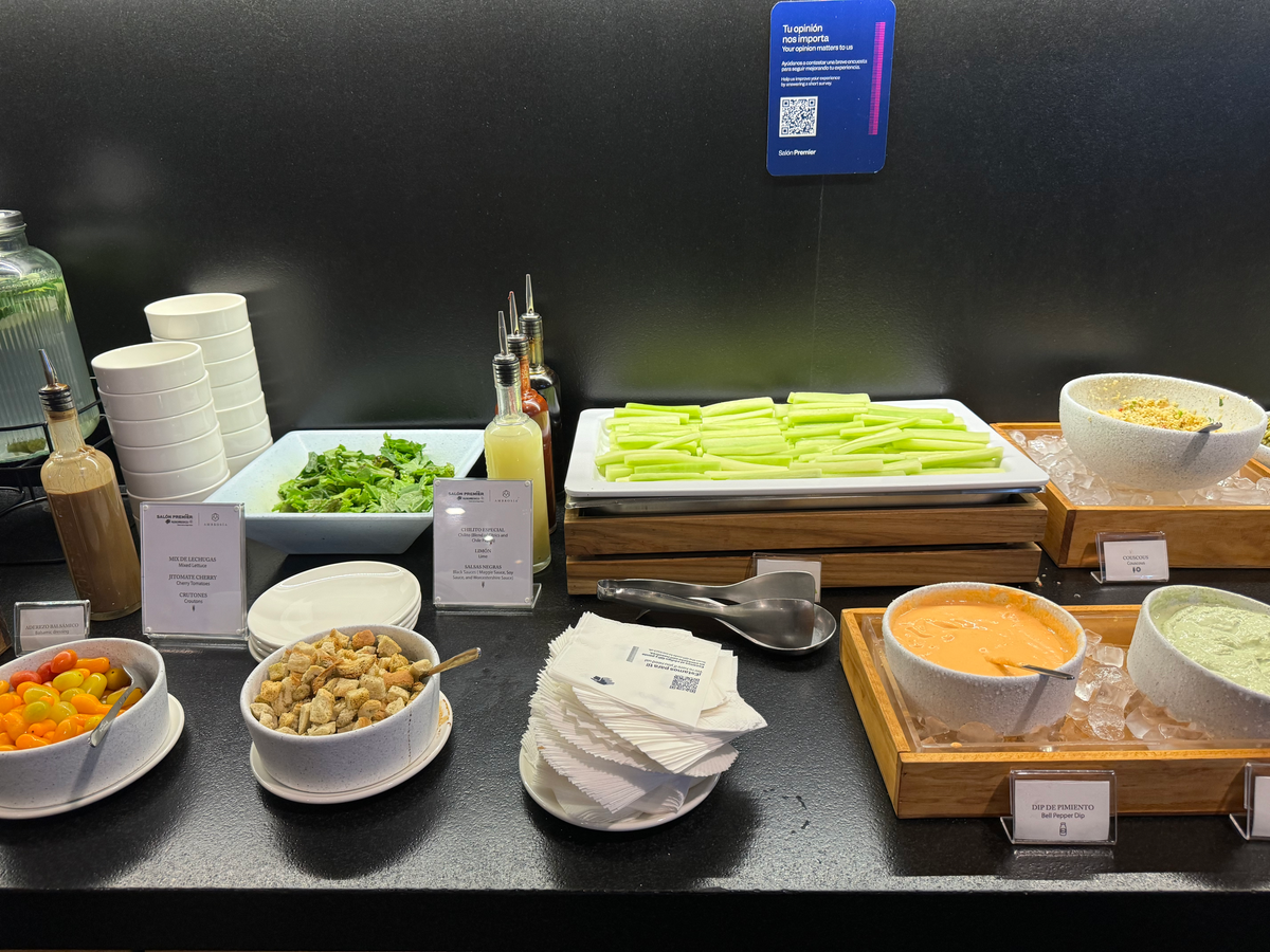 Aeromexico Salon Premier lounge MEX salad bar