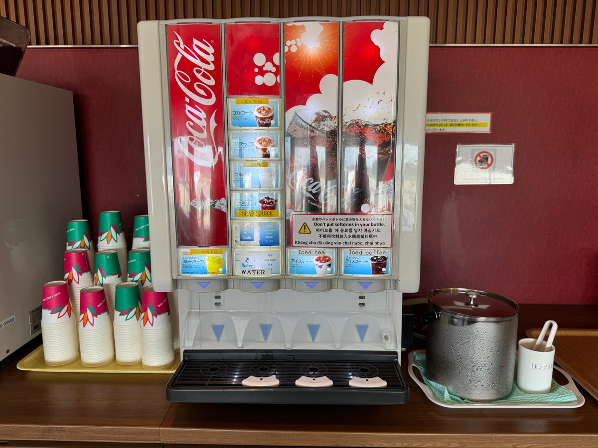 Cardmembers Lounge Annex Rokko KIX sodas