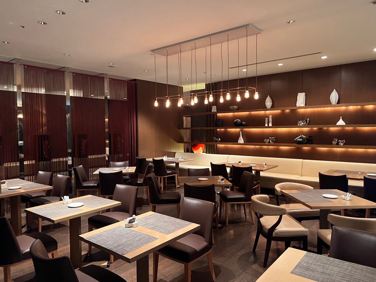 Conrad Tokyo Cerise restaurant seating