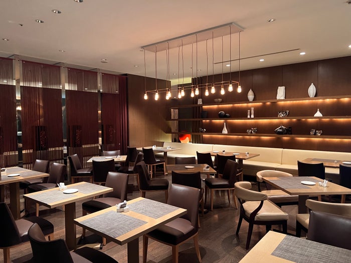 Conrad Tokyo Cerise restaurant seating Conrad Tokyo Cerise restaurant seating