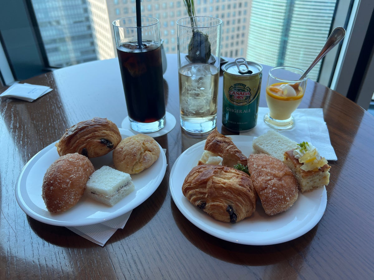 Conrad Tokyo Executive Lounge afternoon tea session