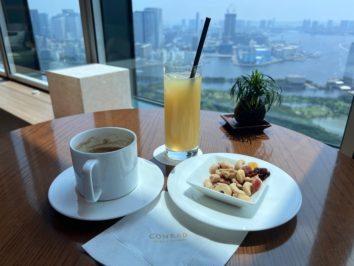 Conrad Tokyo Executive Lounge day snacks