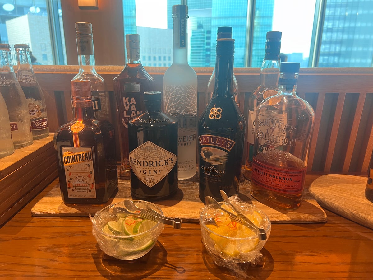 Conrad Tokyo Executive Lounge drinks