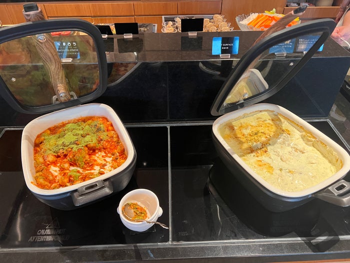 Conrad Tokyo Executive Lounge hot plates Conrad Tokyo Executive Lounge hot plates