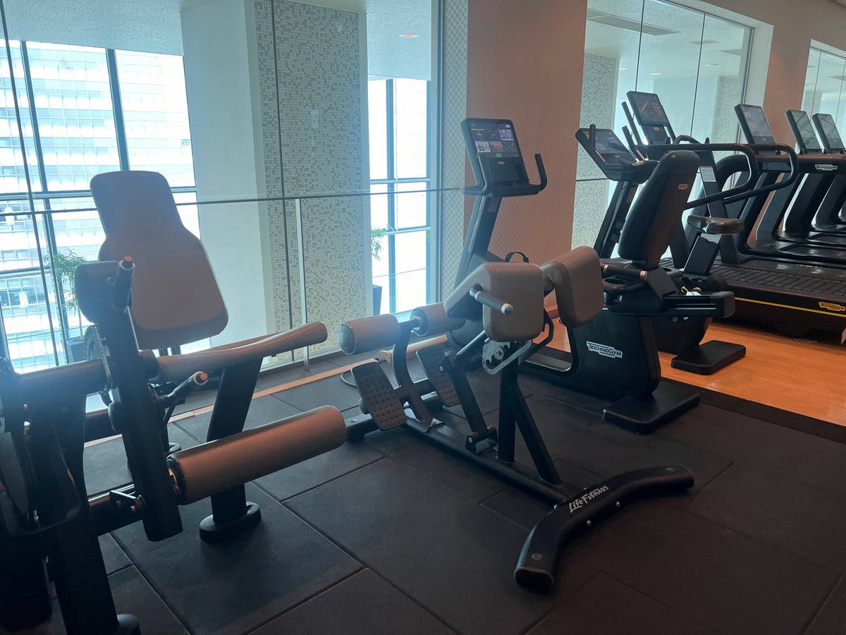 Conrad Tokyo fitness center more machines