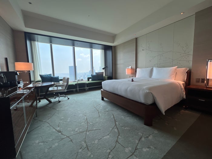 Hilton Honors Devalues Points Again, Raises Award Rates at Top Properties