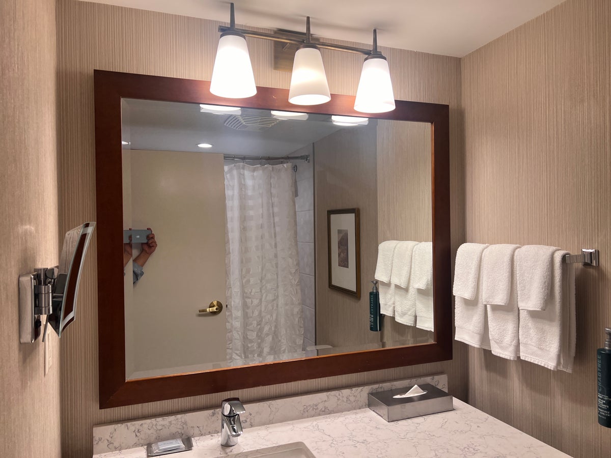 DoubleTree Fallsview Resort Spa by Hilton Niagara Falls bathroom from entrance