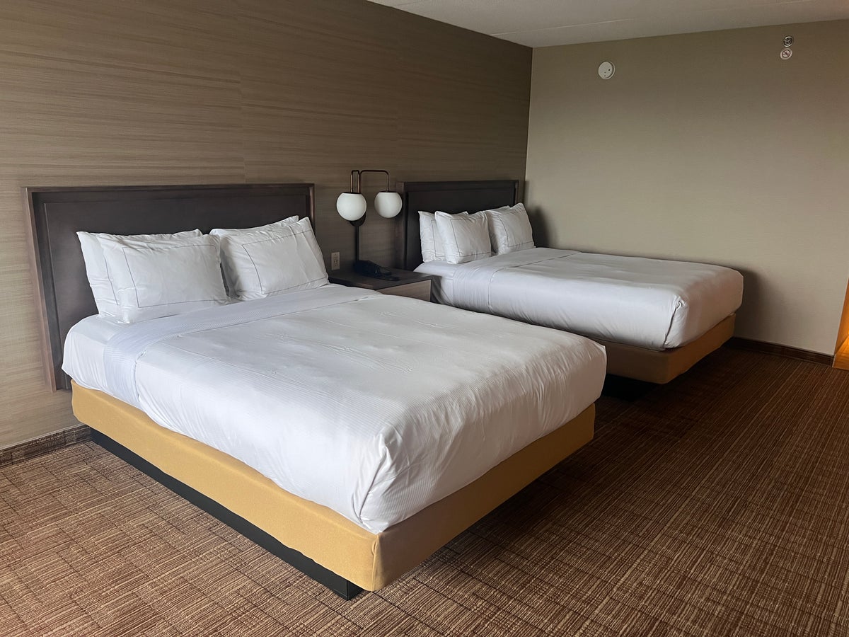 DoubleTree Fallsview Resort Spa by Hilton Niagara Falls room beds