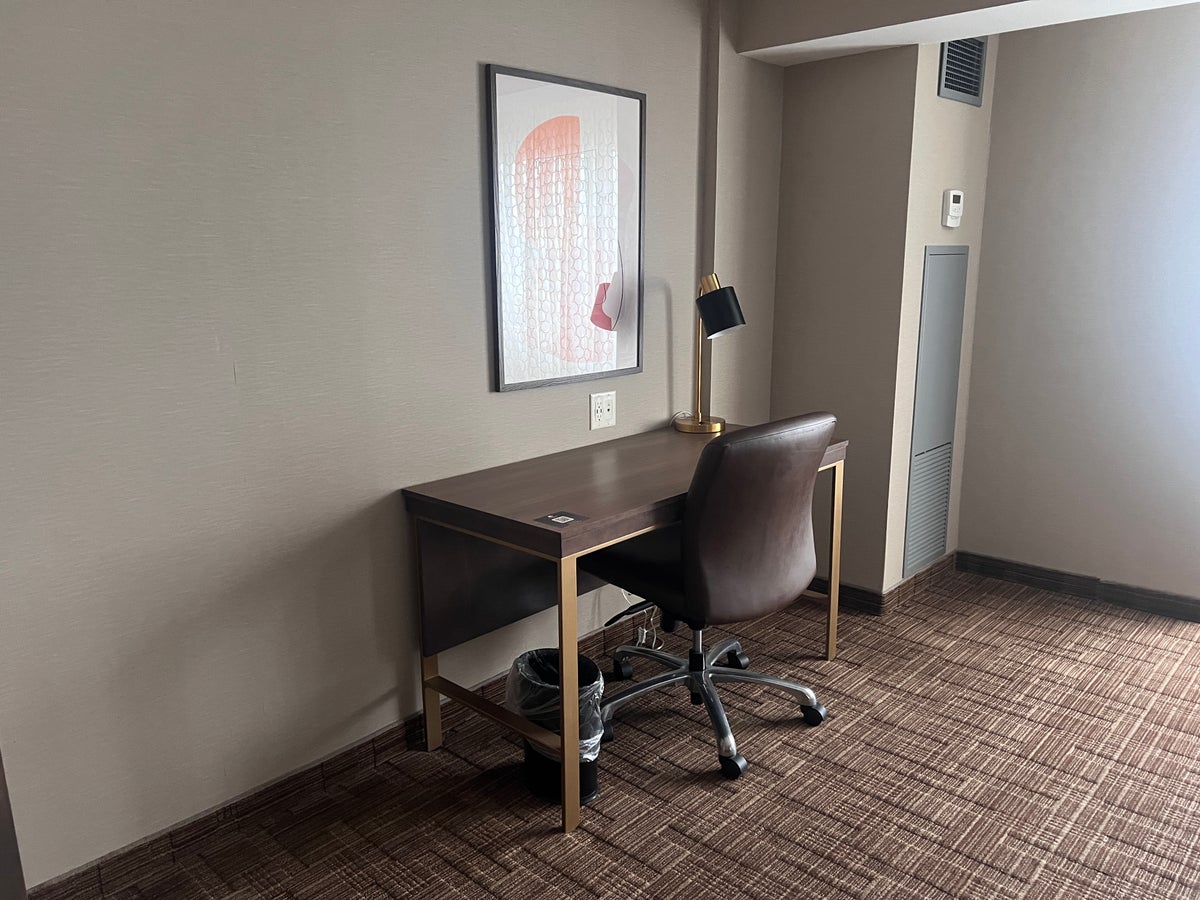 DoubleTree Fallsview Resort Spa by Hilton Niagara Falls room workstation