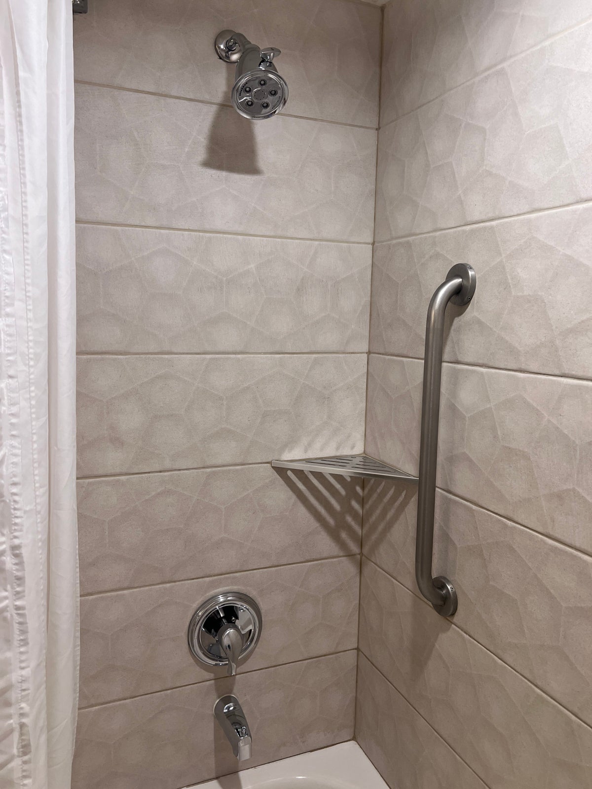 DoubleTree Fallsview Resort Spa by Hilton Niagara Falls shower