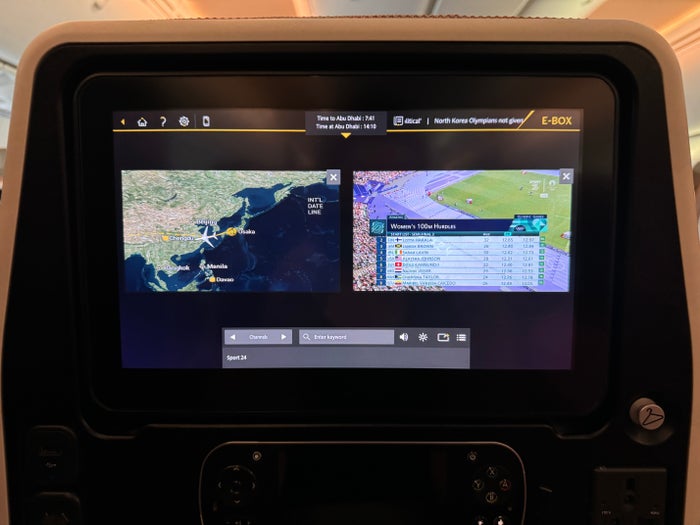 Etihad B787 9 Economy KIX AUH IFE dual screen Etihad B787 9 Economy KIX AUH IFE dual screen