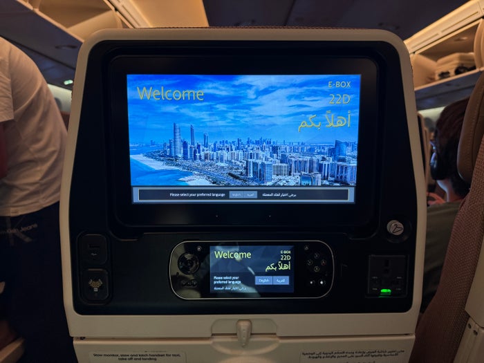 Etihad B787 9 Economy KIX AUH IFE Etihad B787 9 Economy KIX AUH IFE