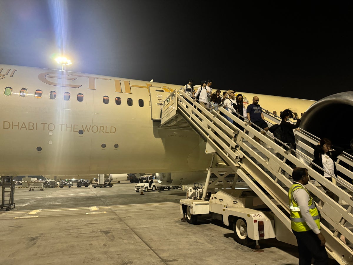 Etihad B787 9 Economy KIX AUH aircraft on arrival