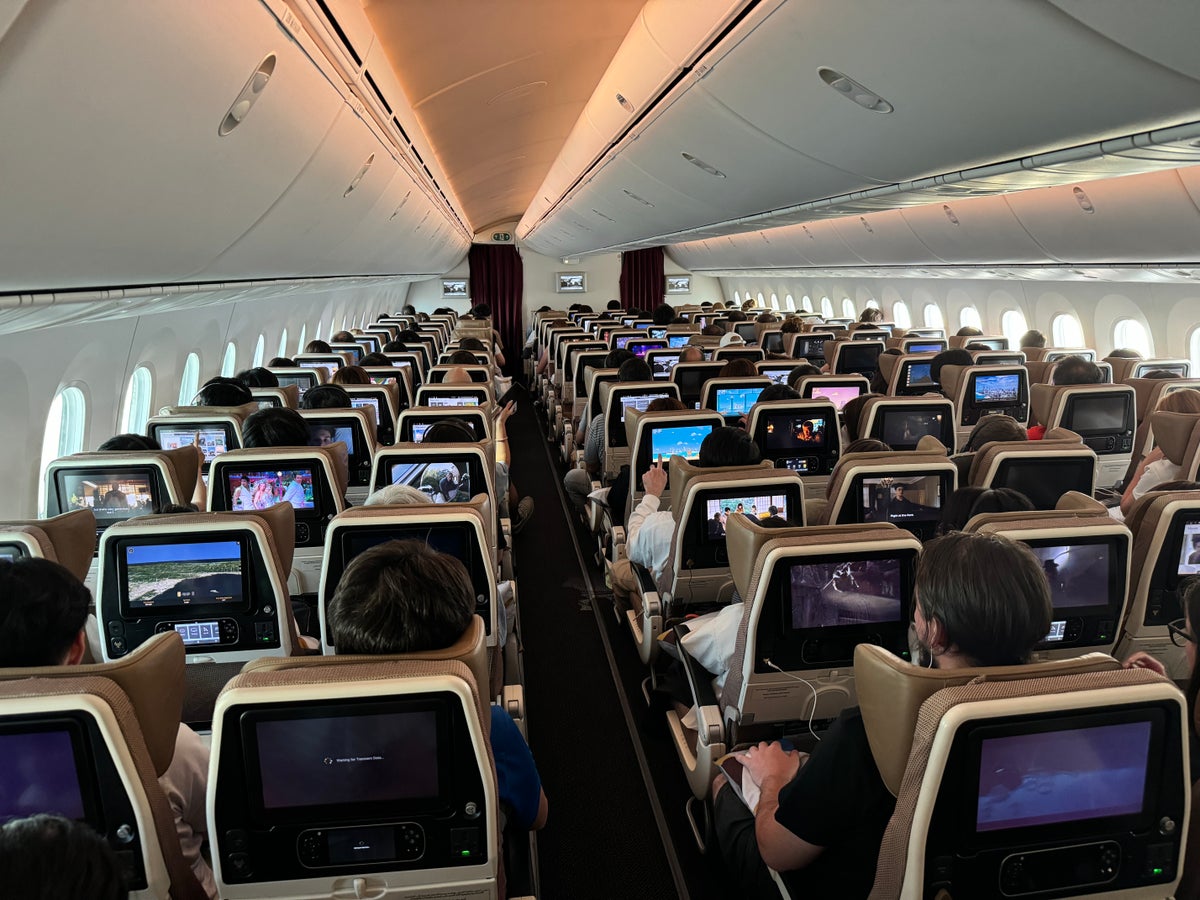 Etihad Airways Boeing B787-9 Economy Class Review [KIX to AUH]