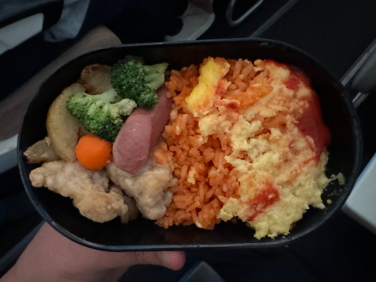 Etihad B787 9 Economy KIX AUH first kid meal open