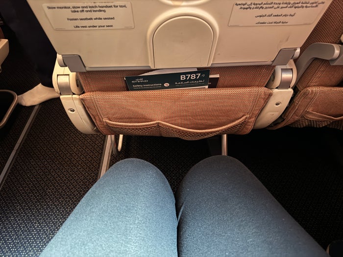 Etihad B787 9 Economy KIX AUH knee room Etihad B787 9 Economy KIX AUH knee room