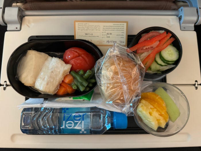 Etihad B787 9 Economy KIX AUH low cal meal Etihad B787 9 Economy KIX AUH low cal meal