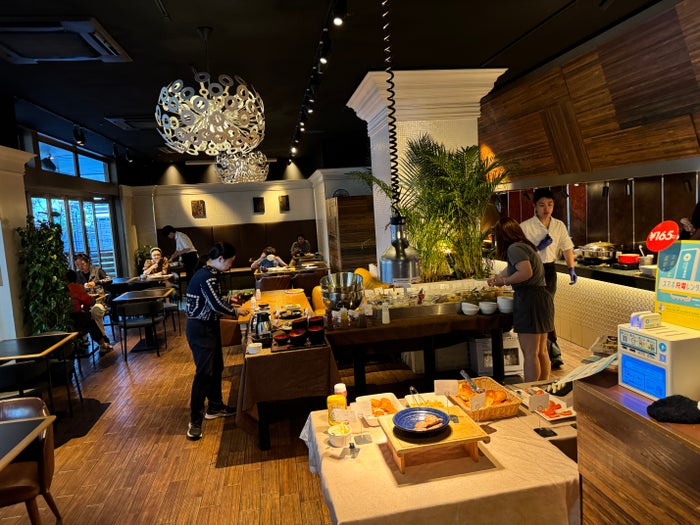 Holiday Inn Osaka Namba Barkt breakfast buffet setup Holiday Inn Osaka Namba Barkt breakfast buffet setup
