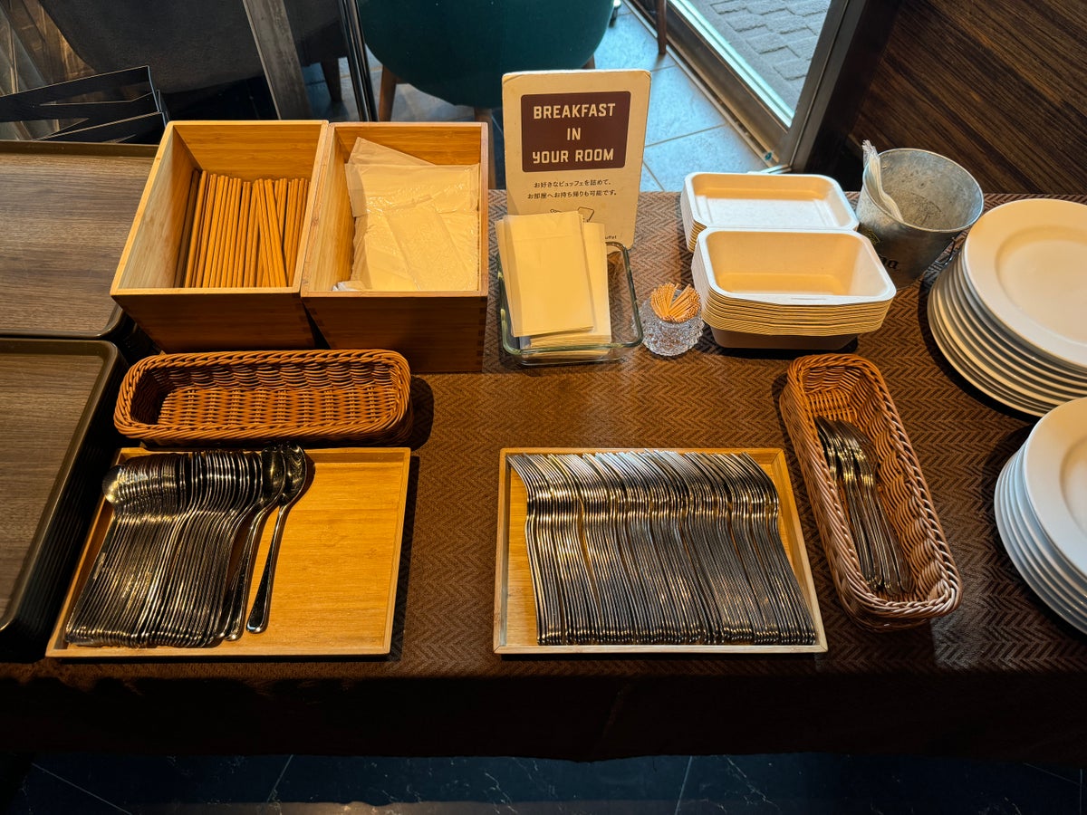 Holiday Inn Osaka Namba Barkt breakfast plates and takeaway containers