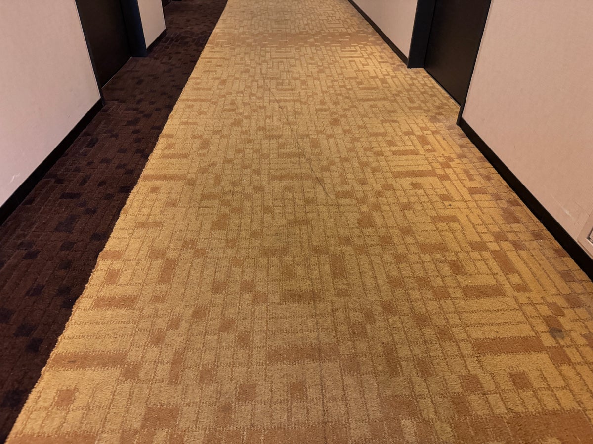 Holiday Inn Osaka Namba carpent hallway