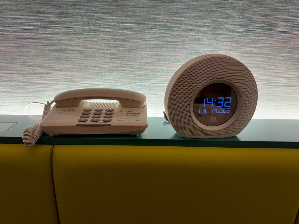 Holiday Inn Osaka Namba room clock phone