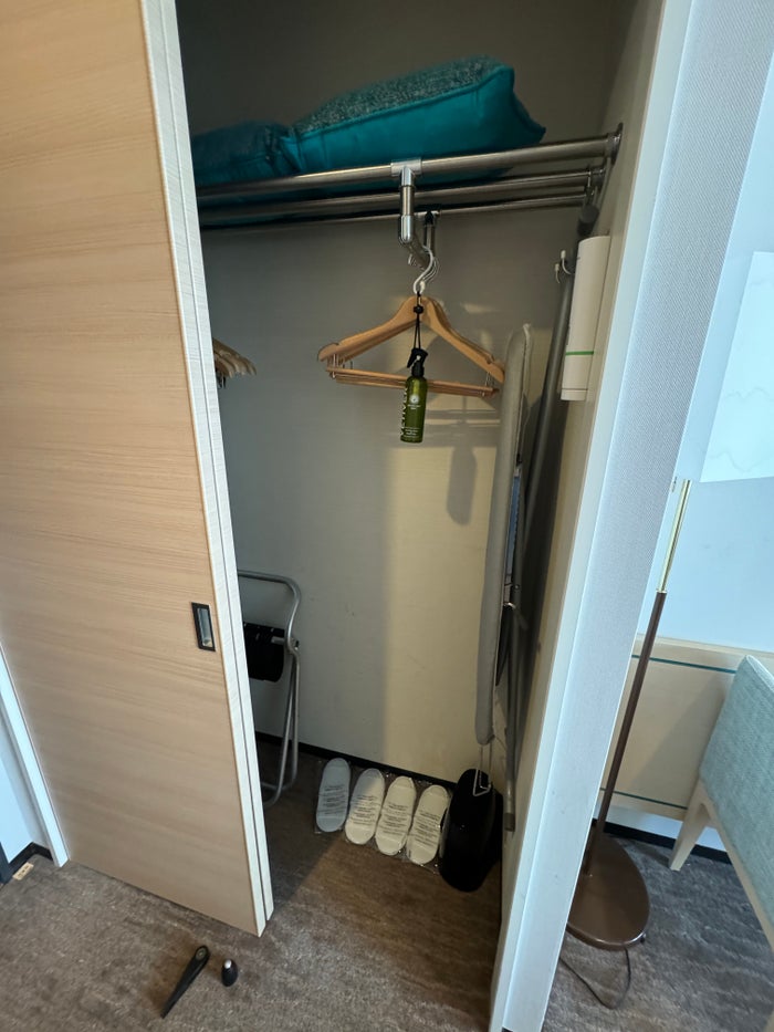 Holiday Inn Osaka Namba room closet right Holiday Inn Osaka Namba room closet right