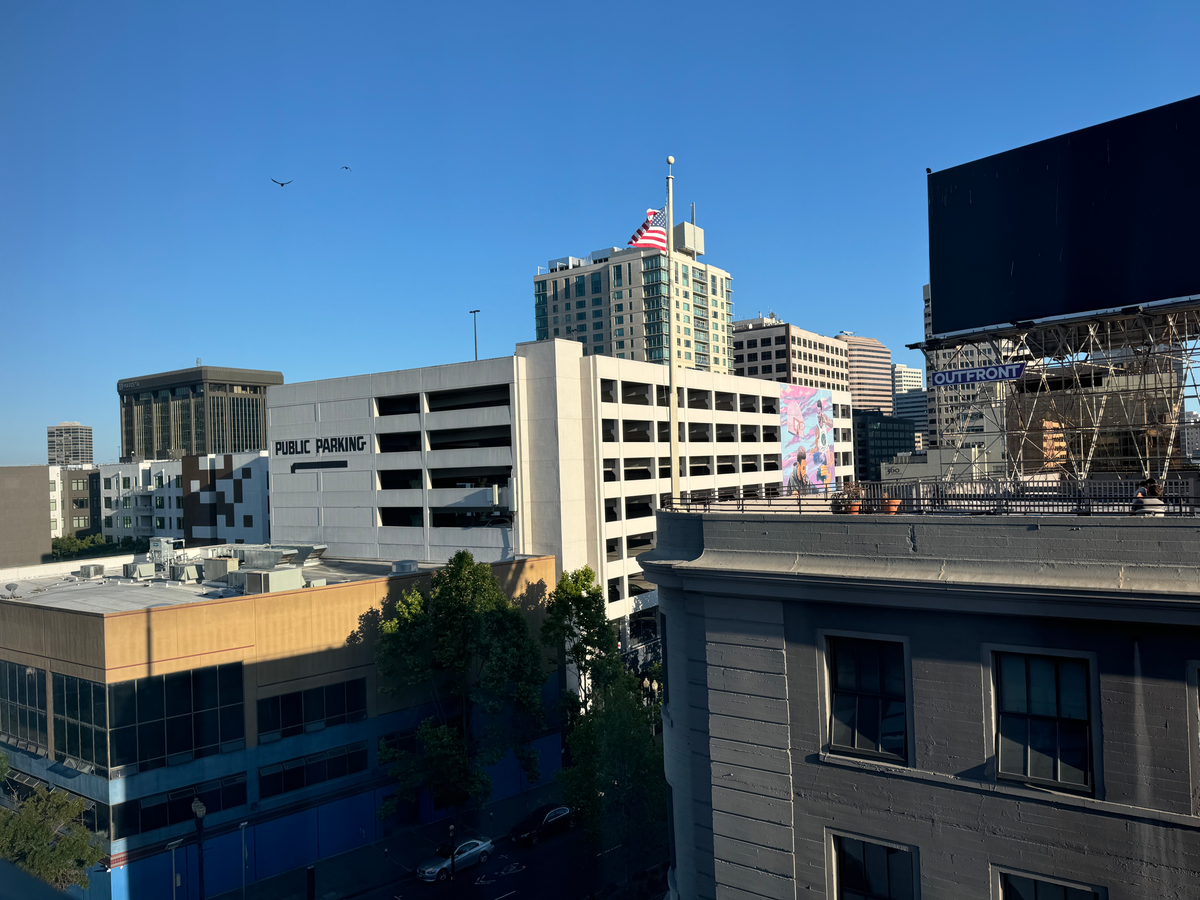 Kissel Uptown Oakland bedroom view