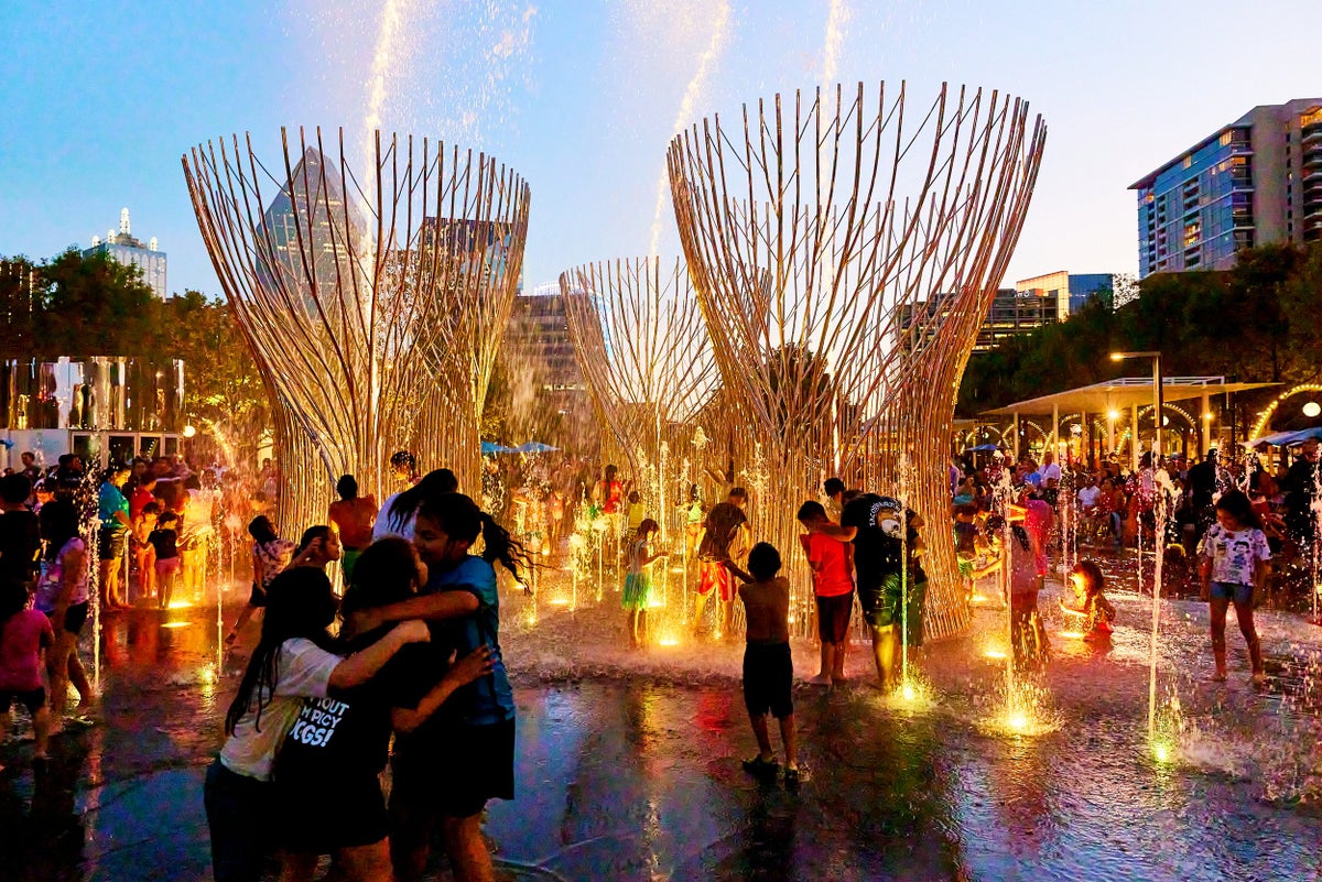 Klyde Warren Park fountain