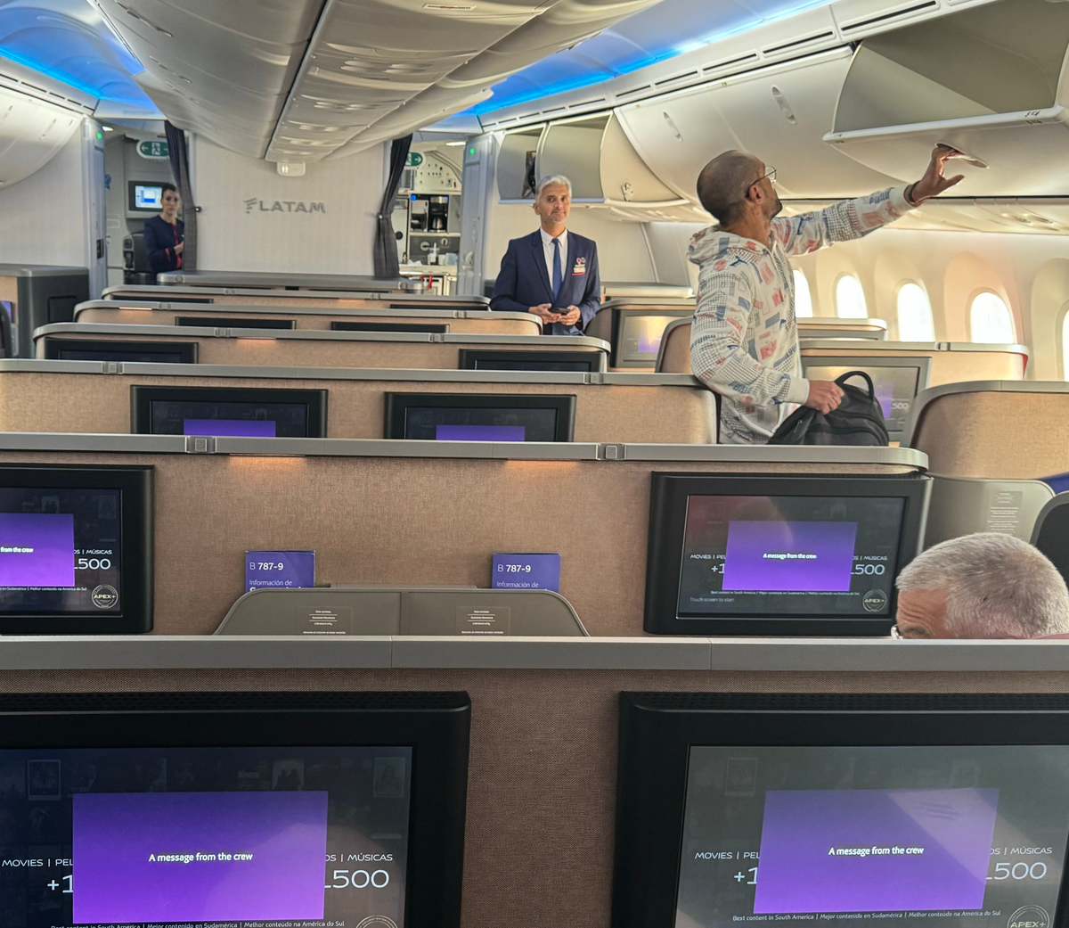 LATAM business class B787 9 GRU SCL cabin center