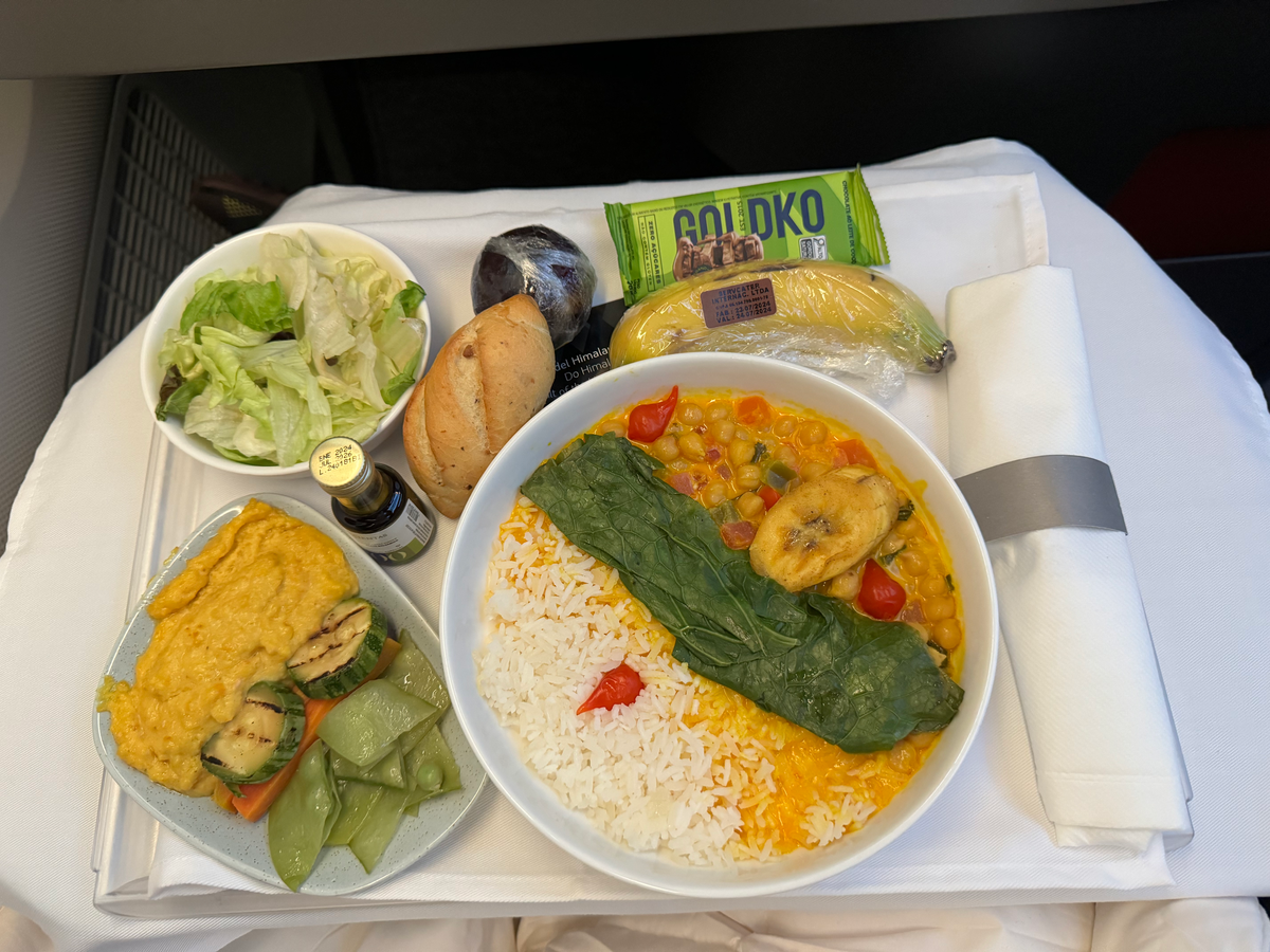 LATAM business class B787 9 GRU SCL lunch