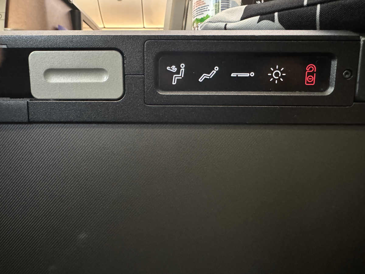 LATAM business class B787 9 GRU SCL seat controls