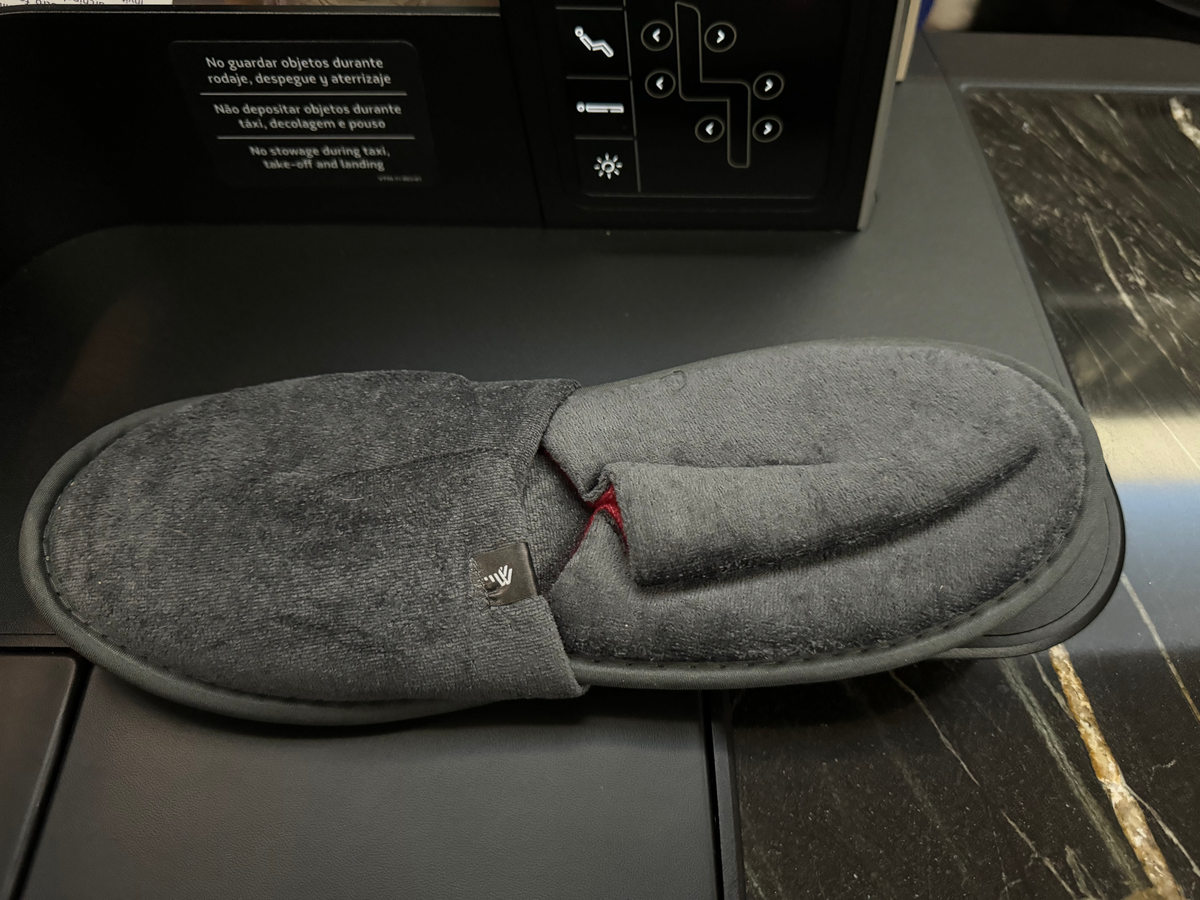 LATAM business class B787 9 GRU SCL slippers