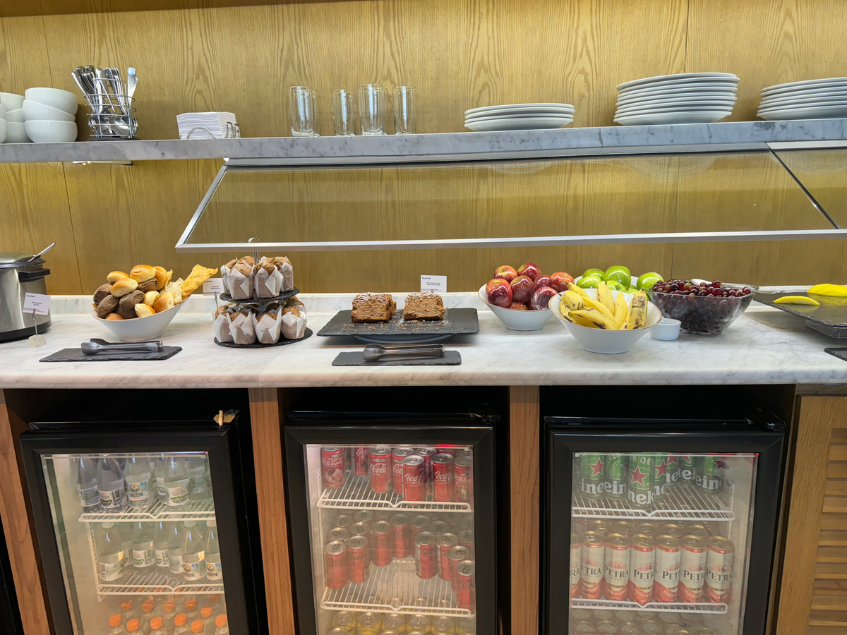 LATAM lounge Sao Paulo GRU terminal 3 breads fruits