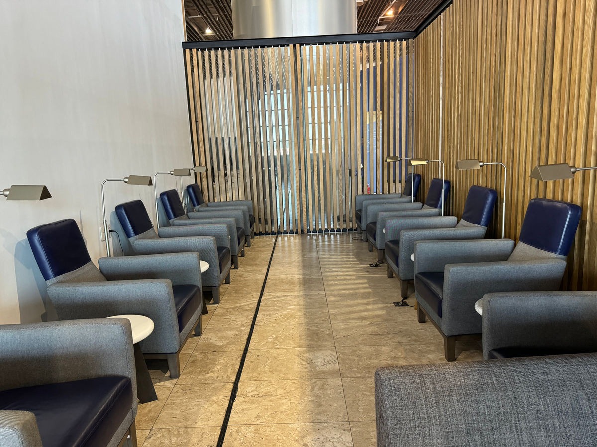 LATAM lounge Sao Paulo GRU terminal 3 small seating area