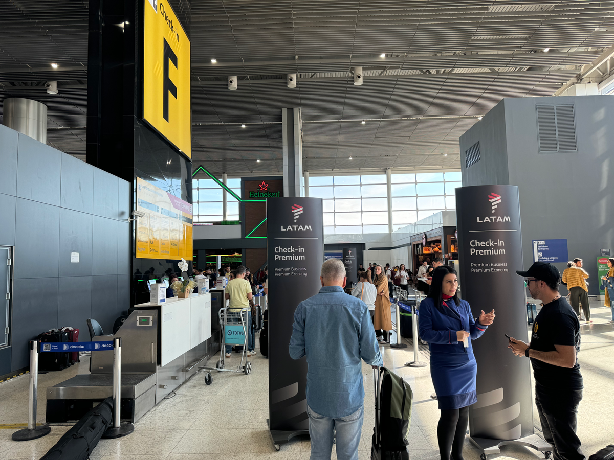 LATAM priority check in line GRU Sao Paulo