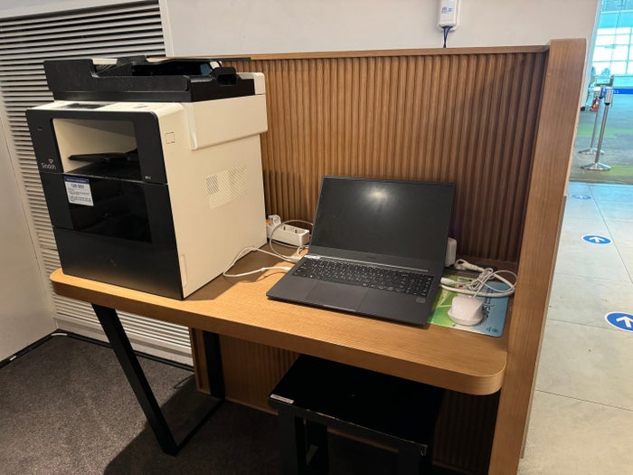Matina Lounge ICN desk Matina Lounge ICN desk