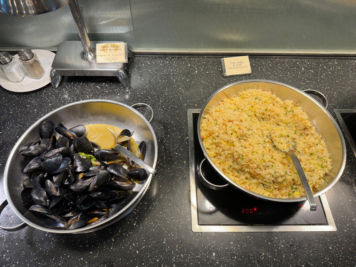 Matina Lounge ICN mussels fried rice