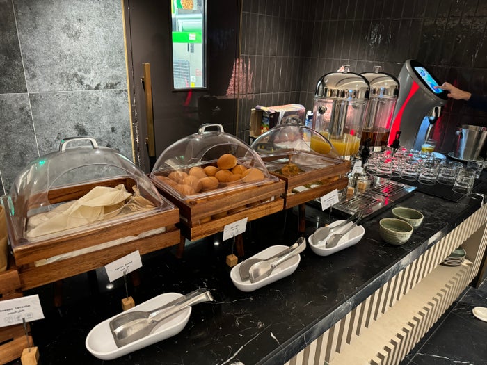 Pearl Lounge AUH breads and juice Pearl Lounge AUH breads and juice