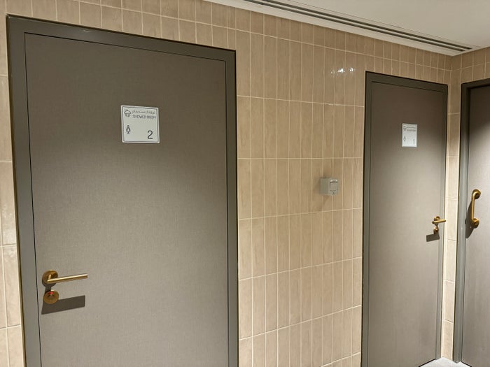 Pearl Lounge AUH showers Pearl Lounge AUH showers
