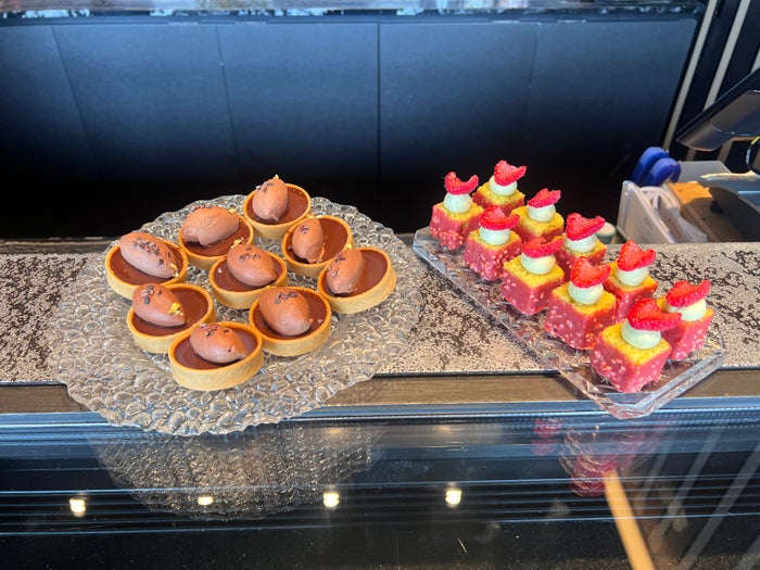 Ritz Carlton Tokyo lobby bar afternoon tea desserts Ritz Carlton Tokyo lobby bar afternoon tea desserts