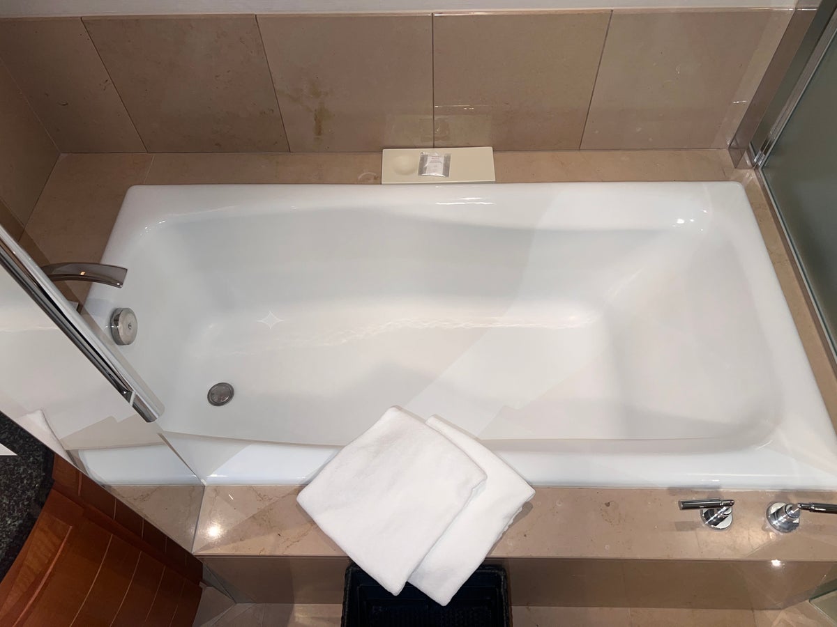 Ritz Carlton Tokyo room bathtub