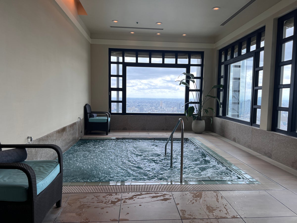 Ritz Carlton Tokyo whirlpool