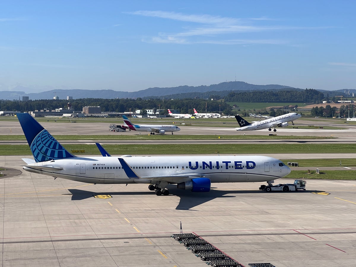 Swiss Business Class Lounge Zurich united 767