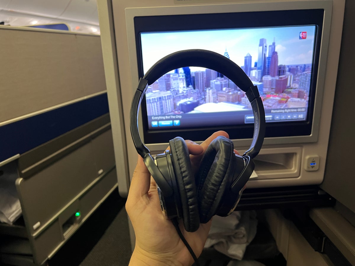 United Polaris 767 300 headphones